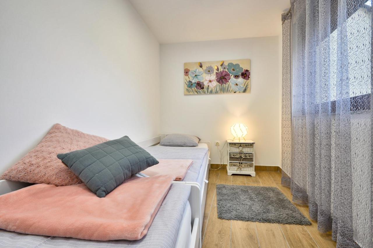 Florek & Florica Apartment Križevci Eksteriør bilde
