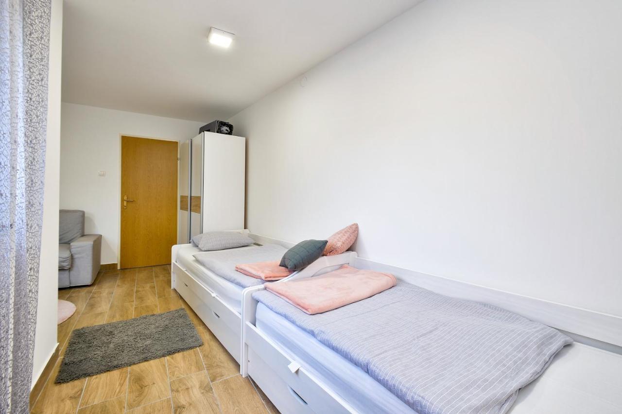 Florek & Florica Apartment Križevci Eksteriør bilde